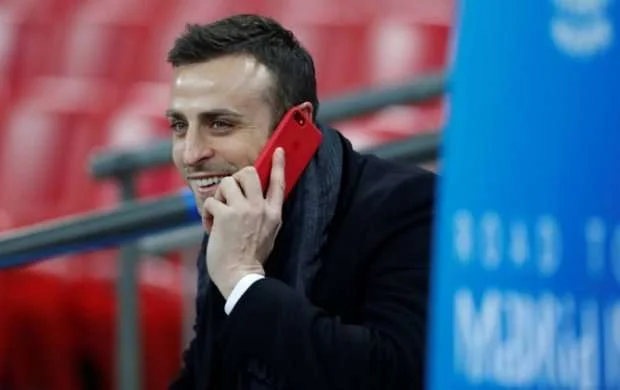 Berbatov: "Cessi Linqard MY-dən getməlidir" 