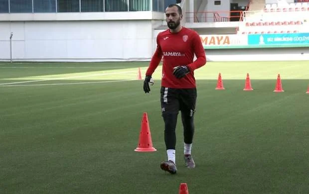 "Keşlə" ilə vidalaşan futbolçunun Ukrayna xəyalı 