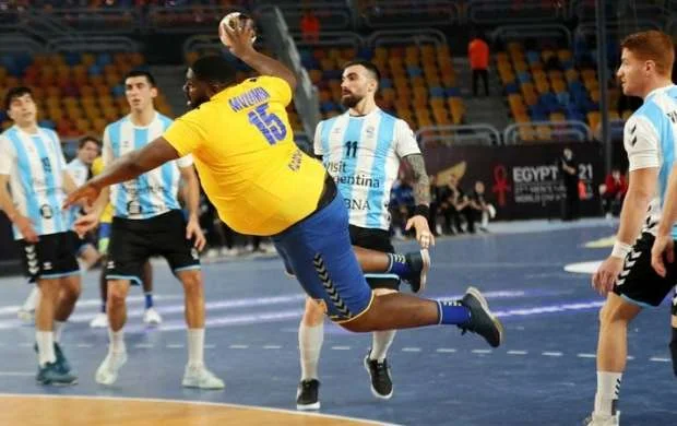 130 kq çəkisi olan oyunçu dünya çempionatı tarixinə düşdü - VİDEO 