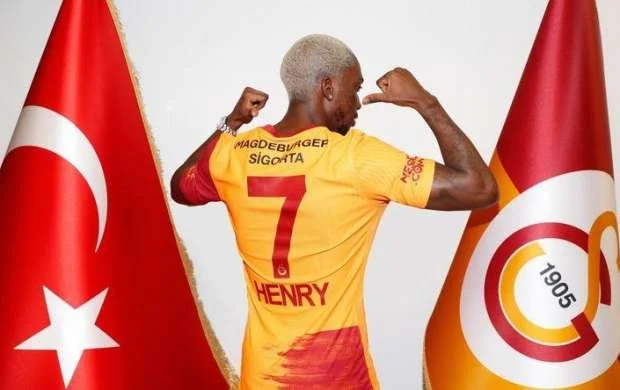 "Qalatasaray" sabiq oyunçusunu geri qaytardı - RƏSMİ 