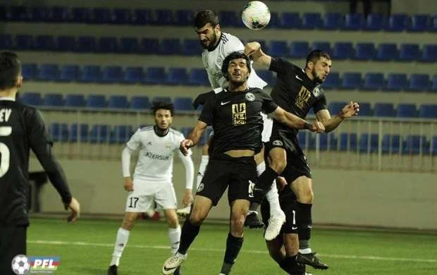 "Qarabağ" darmadağınla zirvədə 