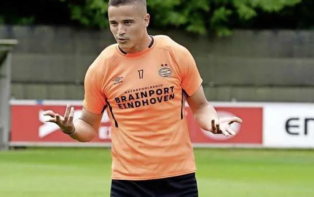 Millinin sabiq futbolçusu karyerasını bitirdi 