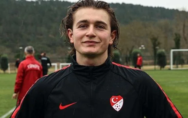 Türkiyə millisinin forvardı Bundesliqa klubuna keçdi - RƏSMİ 