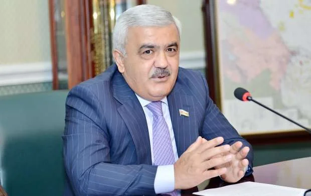 Rövnəq Abdullayev FIFA-nın prezidenti ilə görüşüb 