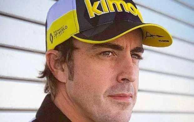 “Formula 1” çempionunu avtomobil vurdu 