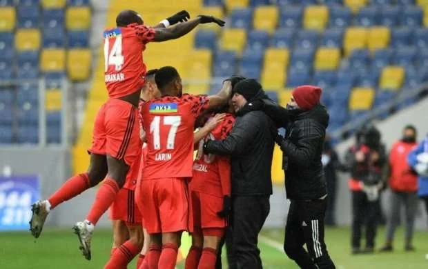 Türkiyə Superliqası: "Beşiktaş" darmadağınla qazandı 