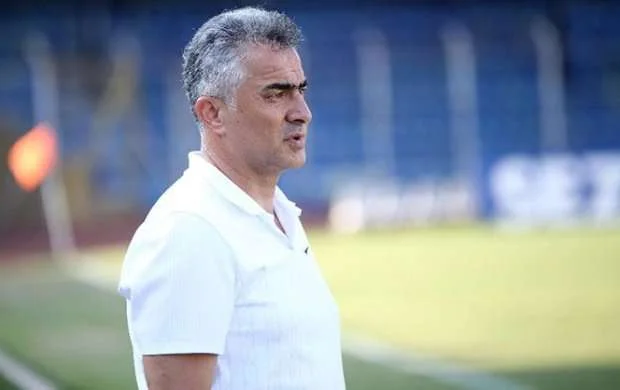 Daha bir türk klubu baş məşqçisini yolladı 