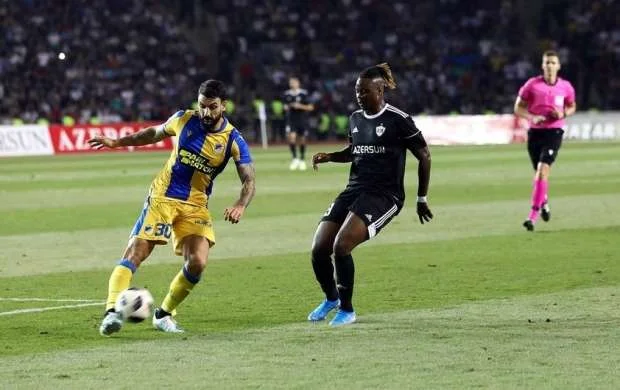 "Qarabağ"ın sabiq hücumçusu komanda yoldaşlarından pul yığıb 