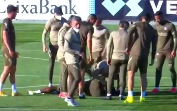 Dembele huşunu itirdi, həkimlər səbəbi açıqladı 