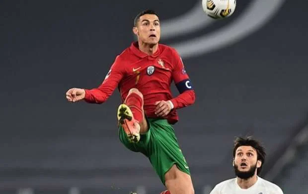 Ronaldu millimizlə oyundan yazdı 