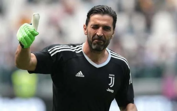 Buffon "Yuventus"dan gedir 