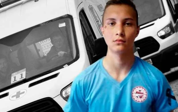 18 yaşlı futbolçu oyun zamanı öldü 