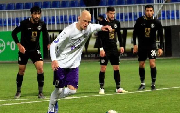 Sadıxovun qolu Avropada ilk "10-luğ"a layiq görüldü 