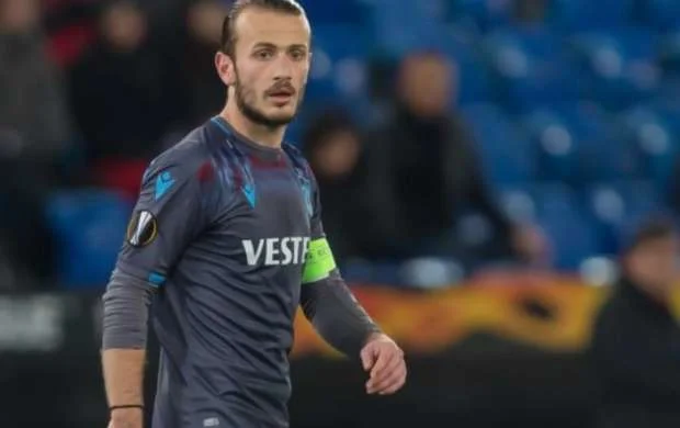"Qalatasaray"a qarşı oynamaq istəmədiyi üçün qovuldu 