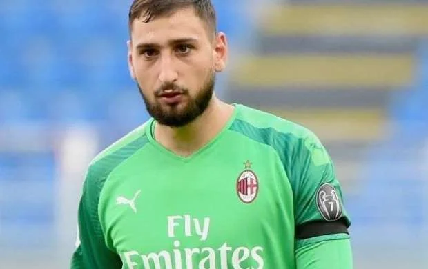 Radikal fanatlar "Milan"ın qapıçısından nə tələb etdi? 