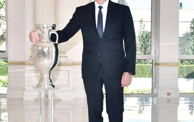 AVRO-2020-nin kuboku İlham Əliyevə təqdim olundu - FOTOLAR 