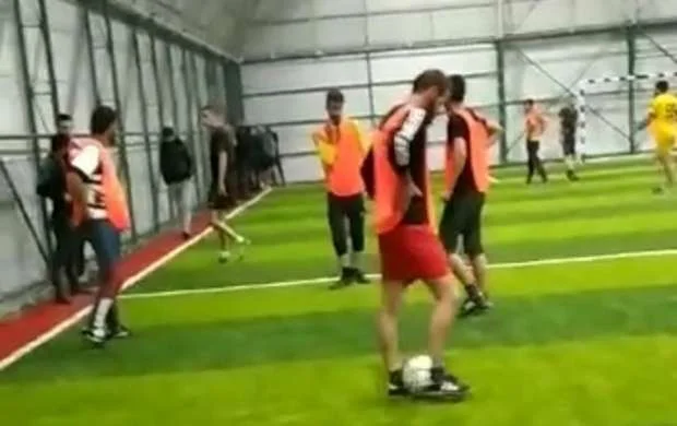 Futbol meydançası və idman zalında karantin qaydaları pozuldu - FOTO 