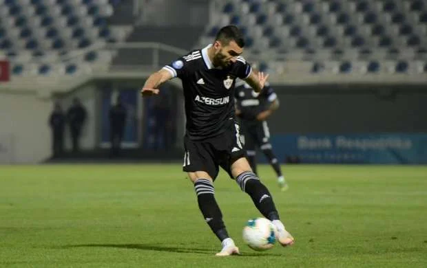 Mahir Emreli "Qarabağ"da yubiley qolunu vurub 