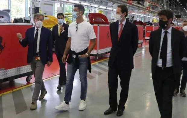 Ronaldu 1.6 milyon avro dəyəri olan avtomobil alır 