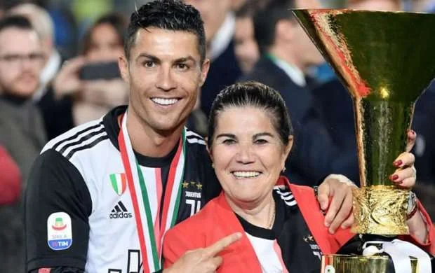 Anası Ronaldunu bu kluba aparır - Sürpriz transfer 