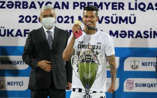 "Neftçi"nin futbolçusu: "Çempionluğun mümkünsüz olduğunu düşünürdüm" 
