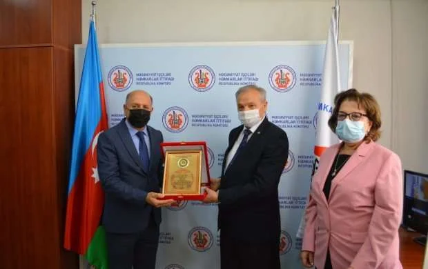 ADBTİA fəxri diplomla mükafatlandırıldı 