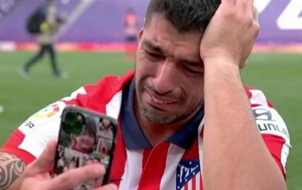 Ulduz futbolçu çempionluqdan sonra ağladı - FOTO 
