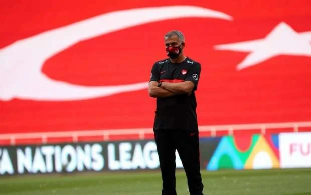 Şenol Güneş: "Azərbaycan müdafiə anlayışı ilə oynayan komandadı" 