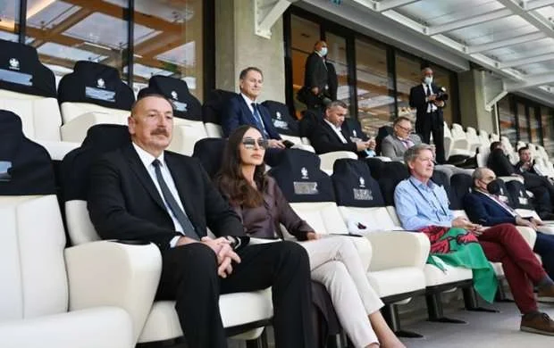 İlham Əliyevlə Mehriban Əliyeva Uels-İsveçrə matçına baxıblar 
