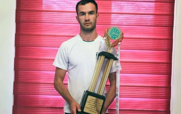 Ruslan Musayev rəqibini nokauta salıb çempion oldu 