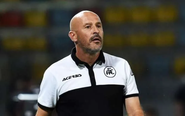 Klubunu atıb "Fiorentina" ilə anlaşmağa gəldi 