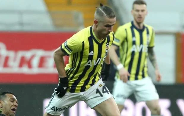 Rusiya klubu "Fənərbağça"nın futbolçusunu alır 