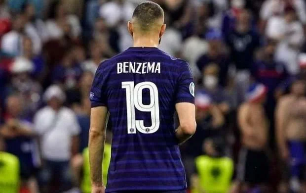 Benzema milliyə geri dönür - Makron israr etdi 