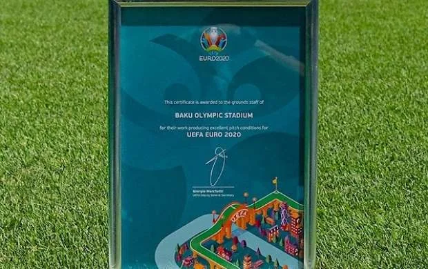 UEFA Bakı Olimpiya Stadionunu təltif etdi 