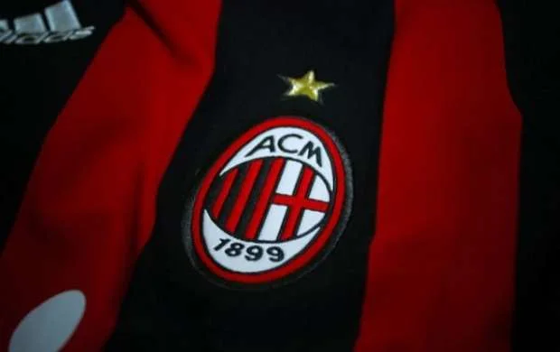 "Milan" hücumçu axtarır 