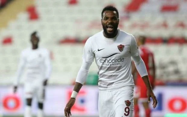 "Qalatasaray"la "Fənərbağça" arasında növbəti transfer savaşı başladı 