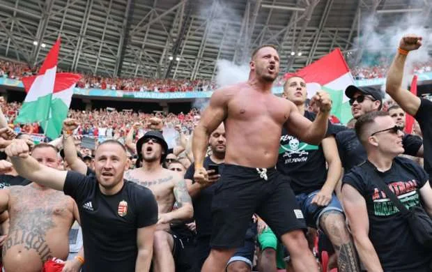 UEFA Macarıstan millisini cəzalandırdı 