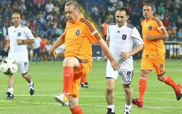 Rəcəb Tayyib Ərdoğan yenidən futbol oynayacaq 