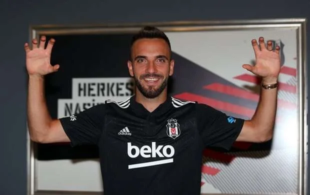Türkiyə millisinin forvardı "Beşiktaş"da - RƏSMİ 