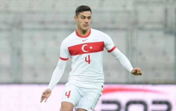 Türk futbolçuya Fransa klubları "elçi" düşdü 