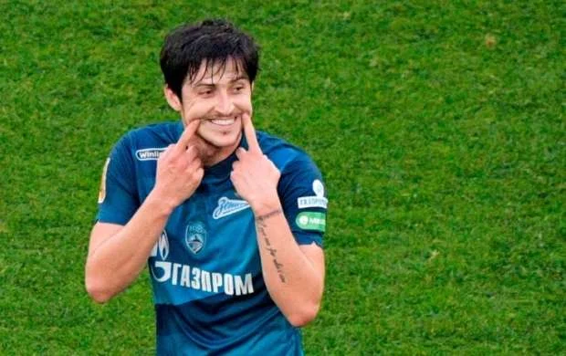 Joze Mourinyu İran millisinin hücumçusunu aparır  