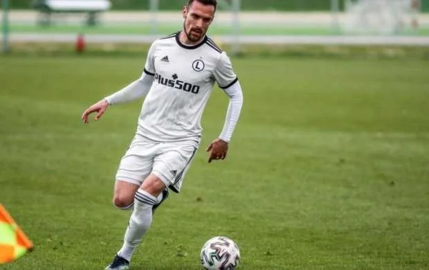 "Qarabağ"ın yeni futbolçusu sabiq klubuyla belə vidalaşdı 