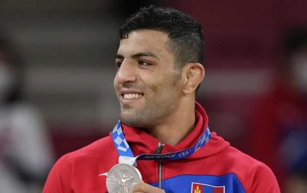 Medalın birini İsrailə, birini Azərbaycana həsr etdi 