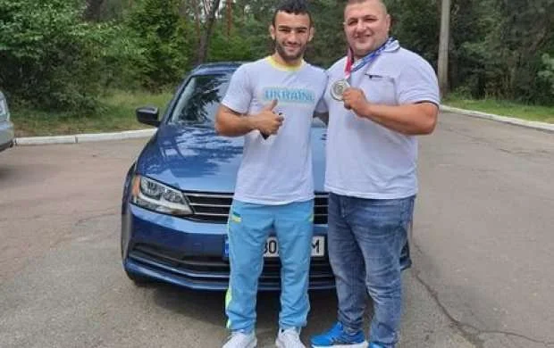 Pərviz Nəsibova Ukraynada avtomobil bağışlandı - FOTOLAR 