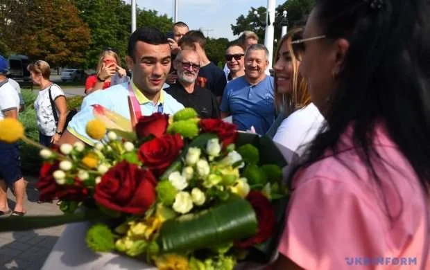 Pərviz Nəsibov Ukraynada izdihamla qarşılandı: ev hədiyyə olunacaq - FOTOLAR 