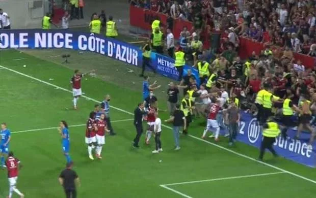 Fransa çempionatında kütləvi dava: Oyun yarımçıq dayandırıldı - SƏBƏB/FOTO 
