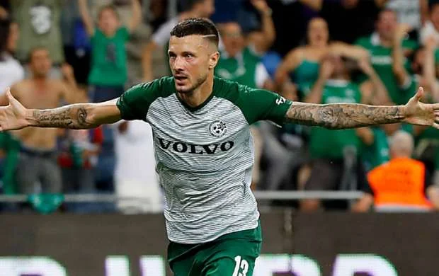 "Neftçi" Avstraliya millisinin hücumçusunu transfer edir 