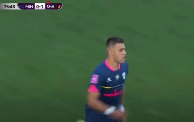 Millimizin futbolçusu "Şaxtyor"u belə cəzalandırdı - VİDEO 
