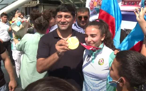 Paralimpiyaçılar Bakıda belə qarşılandı - VİDEO 