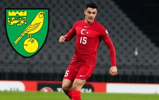 Türk futbolçu İngiltərə klubuna keçir 